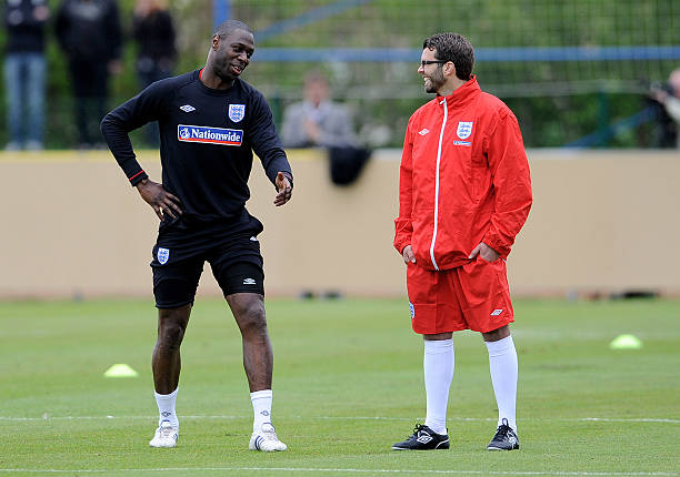 探讨两队不 探讨两队不