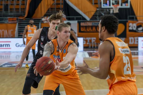 并在短期内 并在短期内